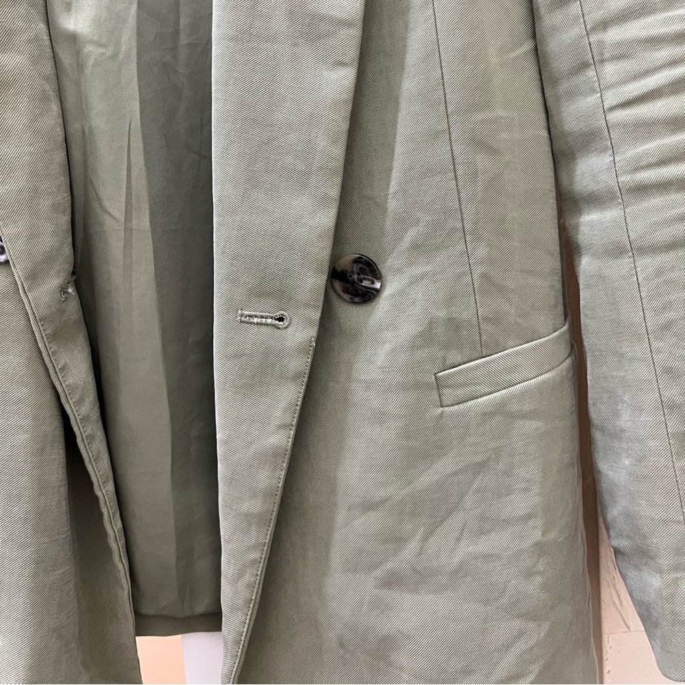 Blazer - Picture 2 of 3
